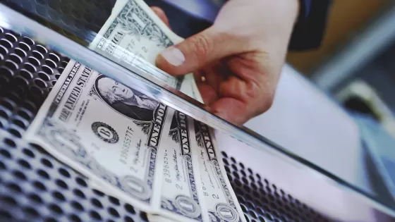 Compra y venta de moneda extranjera